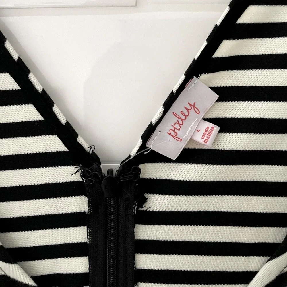 Black and White Dress - Picture 4 of 5